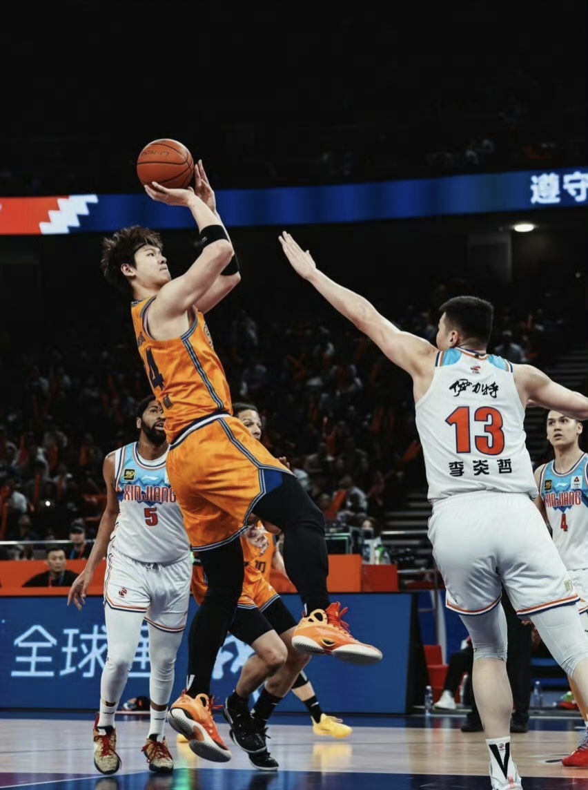 关于山东男篮篮板制胜备战CBA季后赛密尔沃基雄鹿围绕NBA常规赛战术微调之后，转折点里昂调整名单的信息