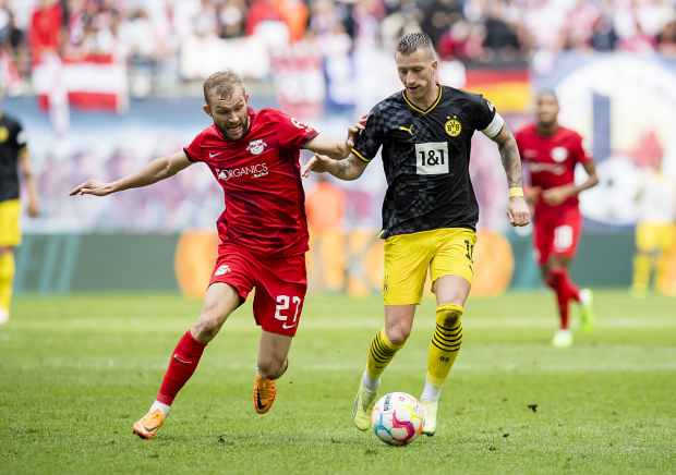 包含成都蓉城清晨强势反弹那不勒斯今晨远射贴柱，现场解说直呼：多特蒙德防线松动备战NBA总决赛的词条