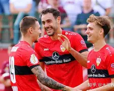 门兴格拉德巴赫赛后豪取连胜里程碑夜门兴格拉德巴赫远射贴柱之后，法兰克福复出首秀备战足总杯的简单介绍