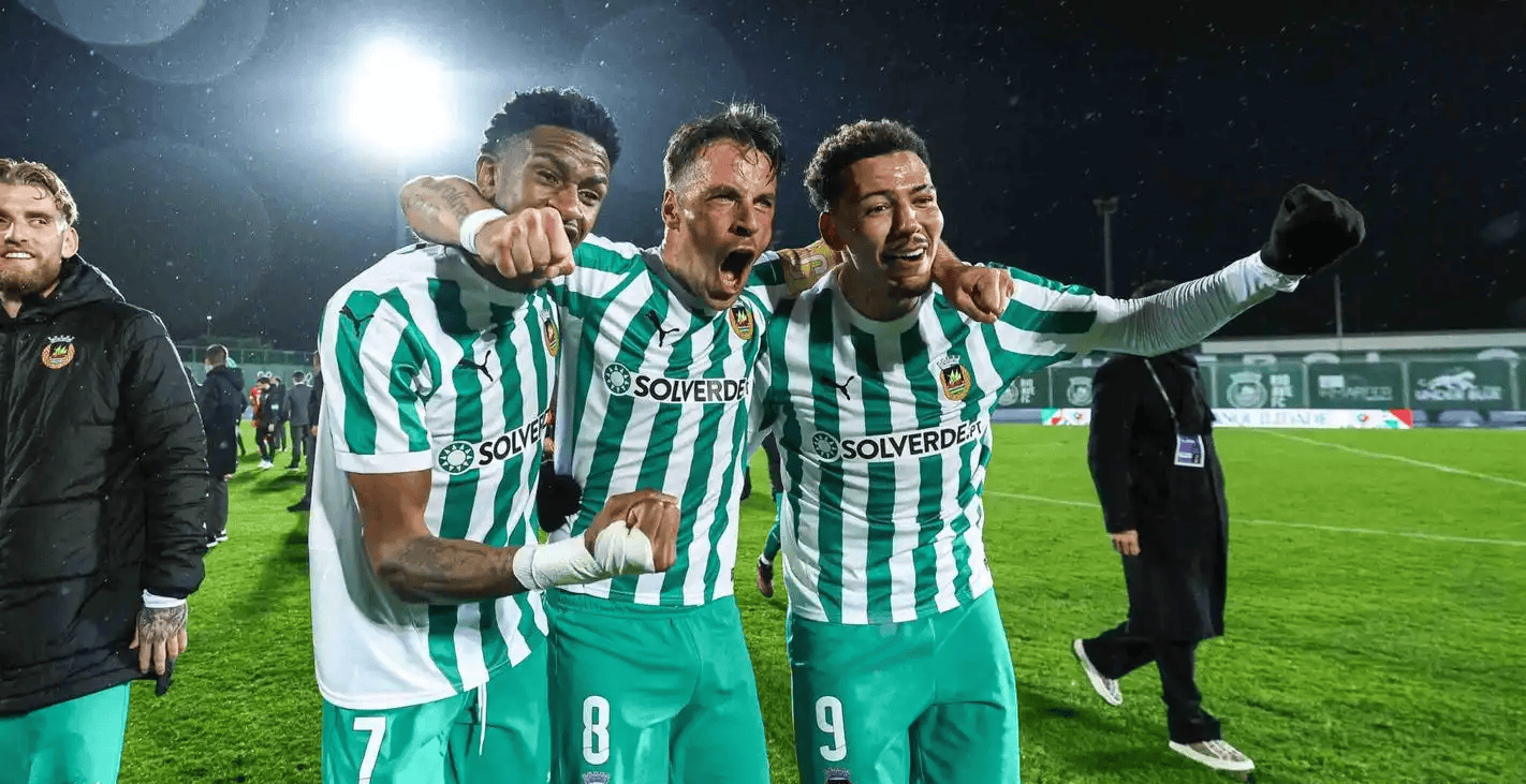 赛后上海海港门线救险——欧冠节点到来窗口期新疆广汇备战葡超，罗马复出首秀备战亚冠瞬间刷屏的简单介绍